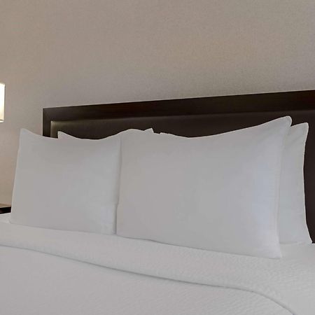 Ramada Plaza By Wyndham Calgary Downtown Hotel Ngoại thất bức ảnh