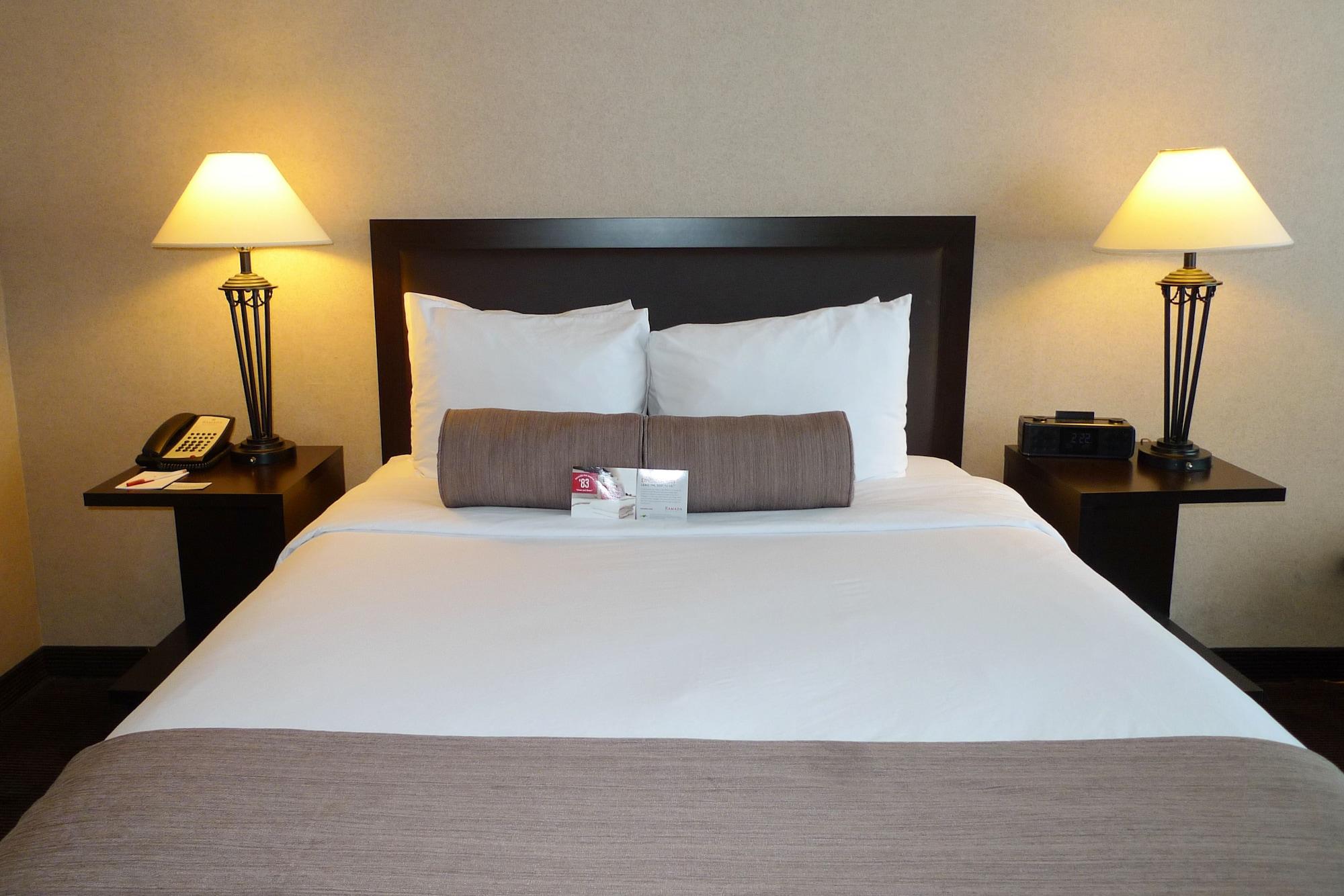 Ramada Plaza By Wyndham Calgary Downtown Hotel Ngoại thất bức ảnh