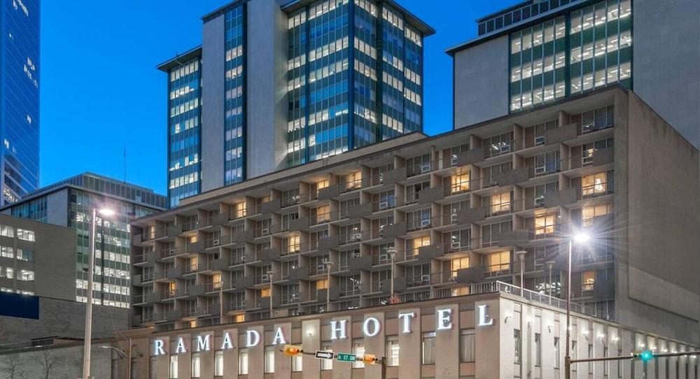 Ramada Plaza By Wyndham Calgary Downtown Hotel Ngoại thất bức ảnh