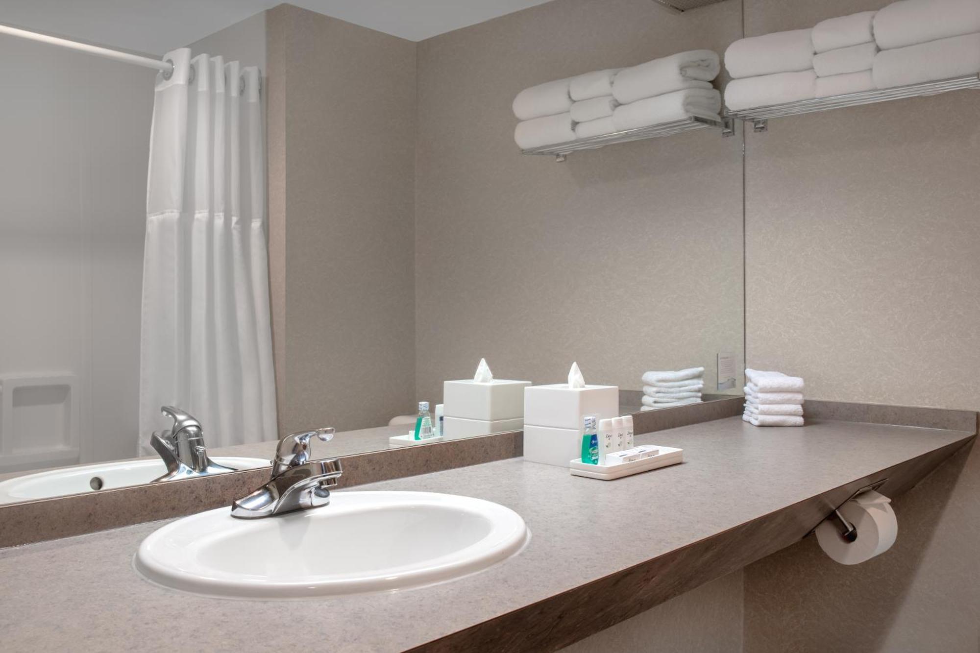 Ramada Plaza By Wyndham Calgary Downtown Hotel Ngoại thất bức ảnh