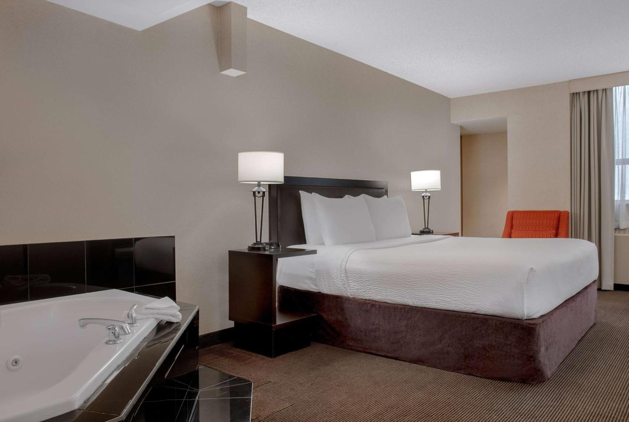 Ramada Plaza By Wyndham Calgary Downtown Hotel Ngoại thất bức ảnh