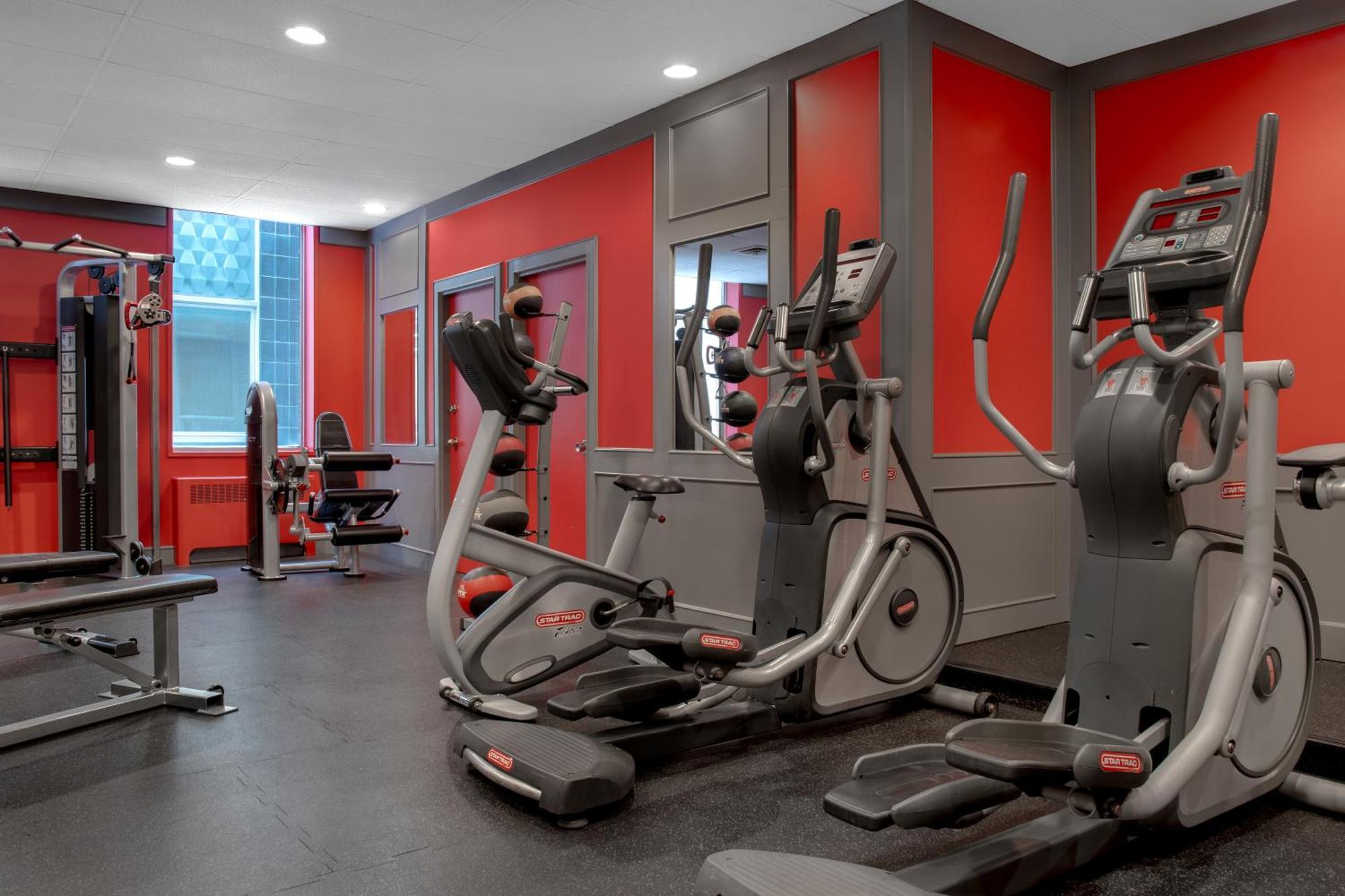 Ramada Plaza By Wyndham Calgary Downtown Hotel Ngoại thất bức ảnh