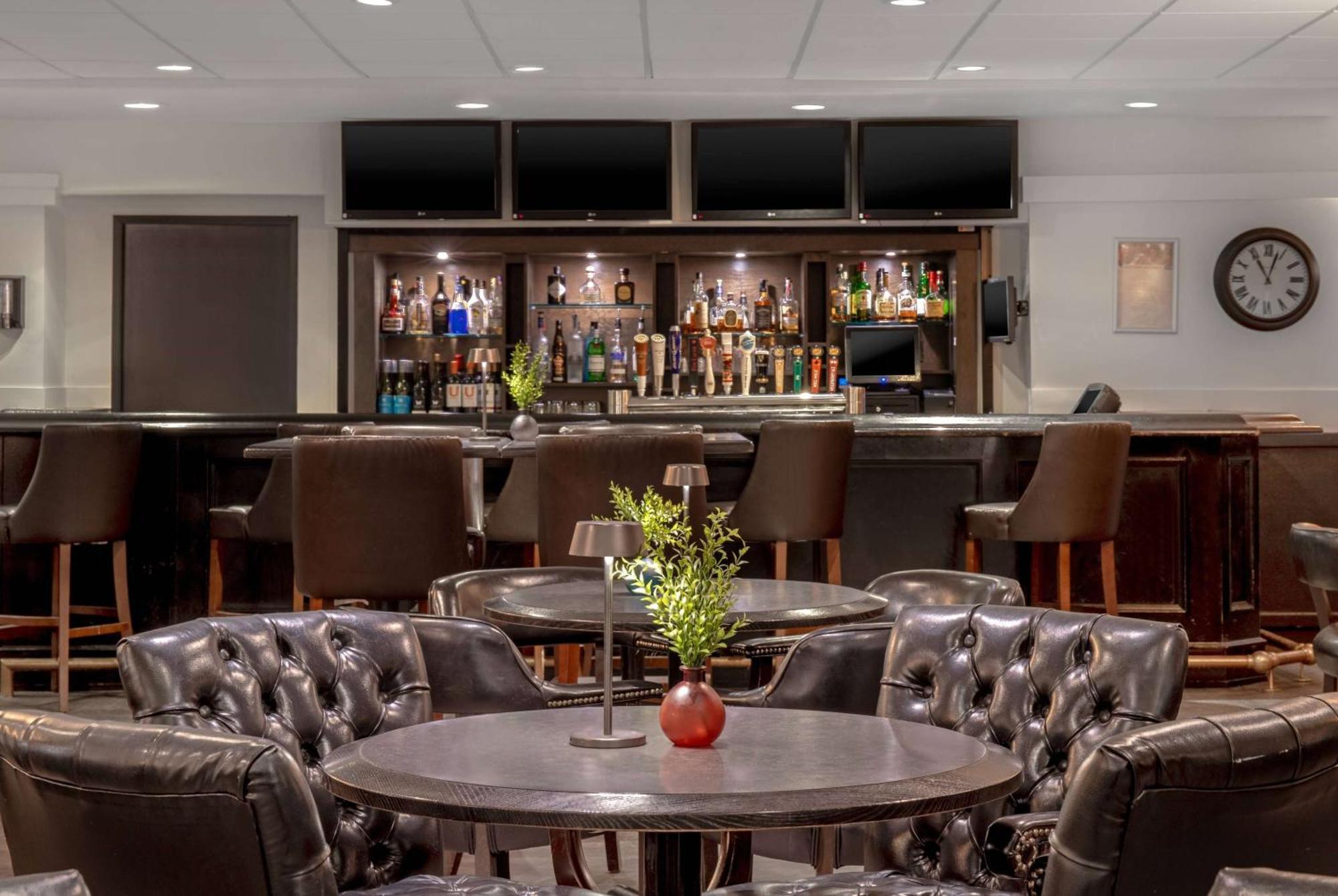 Ramada Plaza By Wyndham Calgary Downtown Hotel Ngoại thất bức ảnh