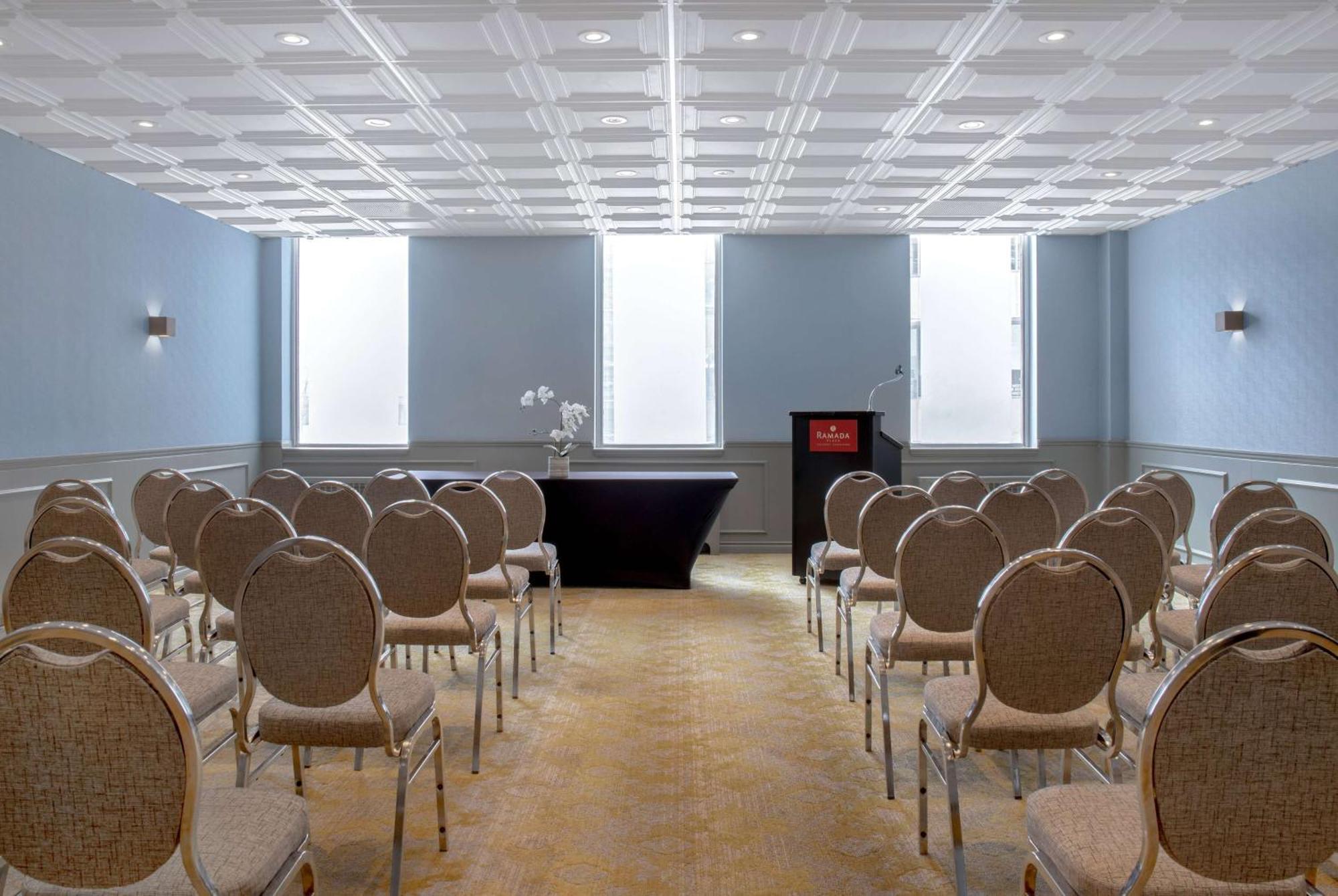 Ramada Plaza By Wyndham Calgary Downtown Hotel Ngoại thất bức ảnh