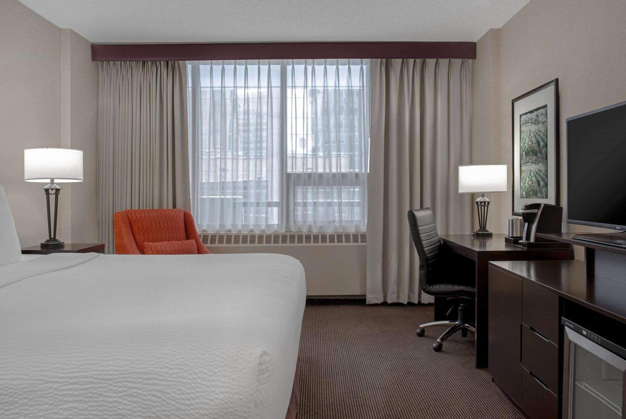 Ramada Plaza By Wyndham Calgary Downtown Hotel Ngoại thất bức ảnh