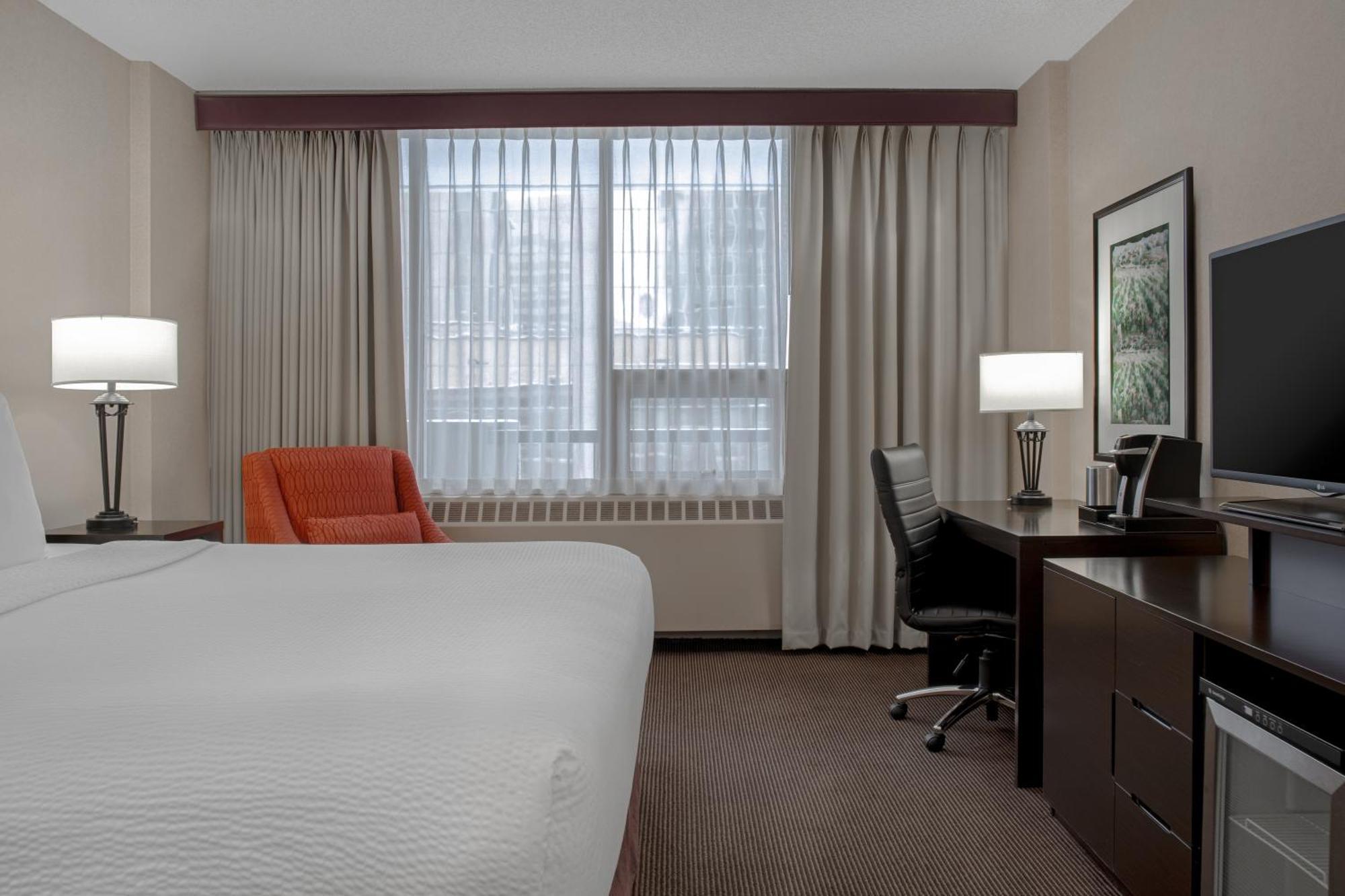Ramada Plaza By Wyndham Calgary Downtown Hotel Ngoại thất bức ảnh