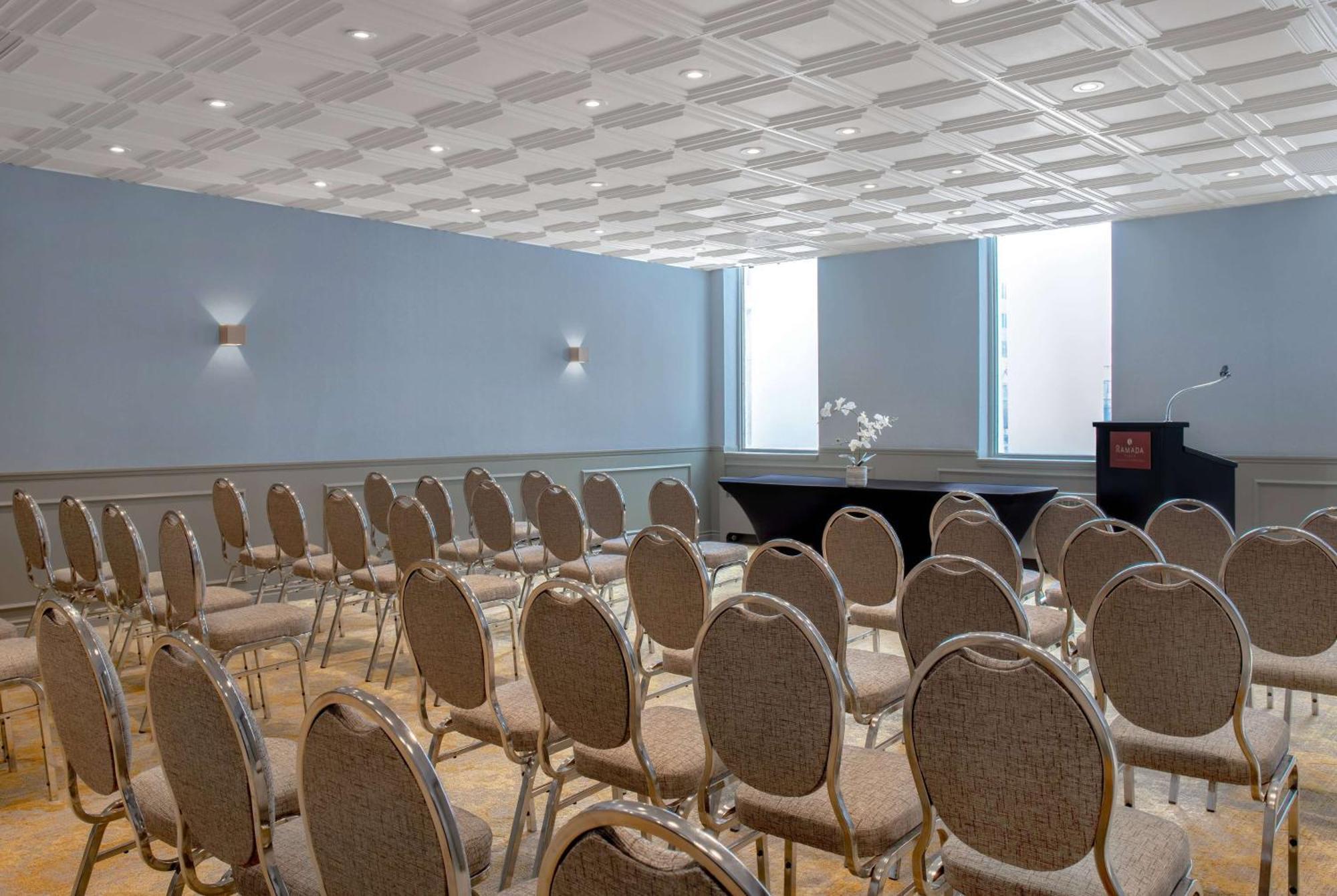 Ramada Plaza By Wyndham Calgary Downtown Hotel Ngoại thất bức ảnh