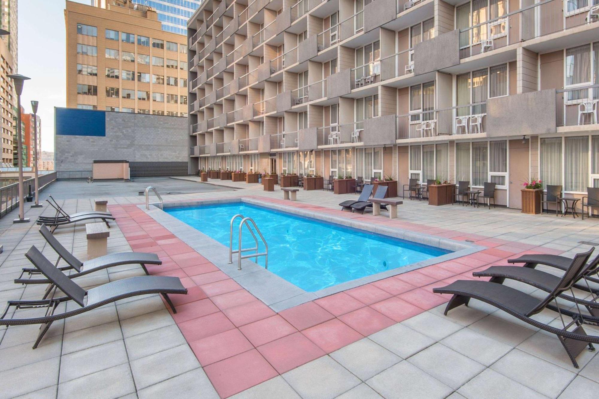 Ramada Plaza By Wyndham Calgary Downtown Hotel Ngoại thất bức ảnh