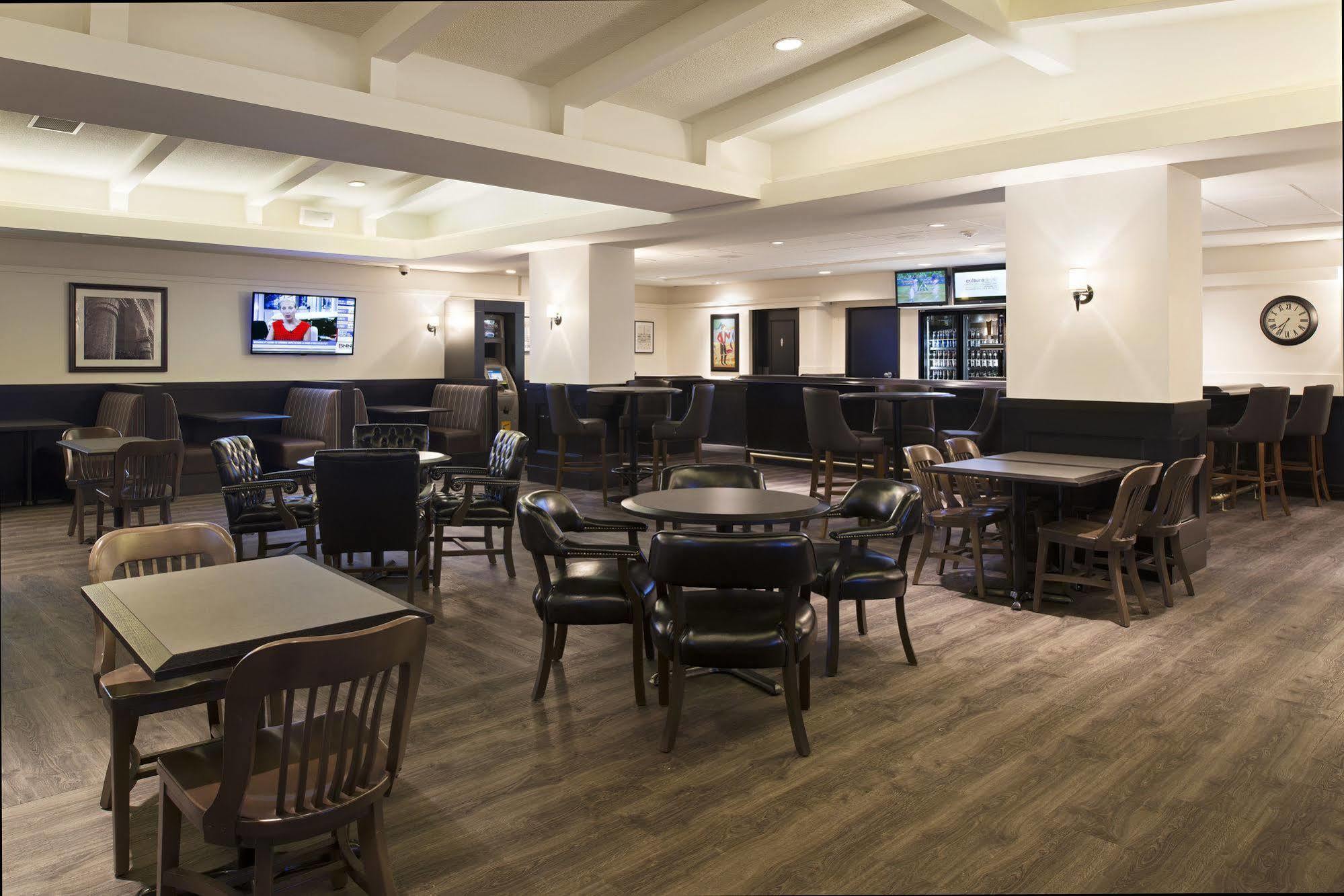 Ramada Plaza By Wyndham Calgary Downtown Hotel Ngoại thất bức ảnh