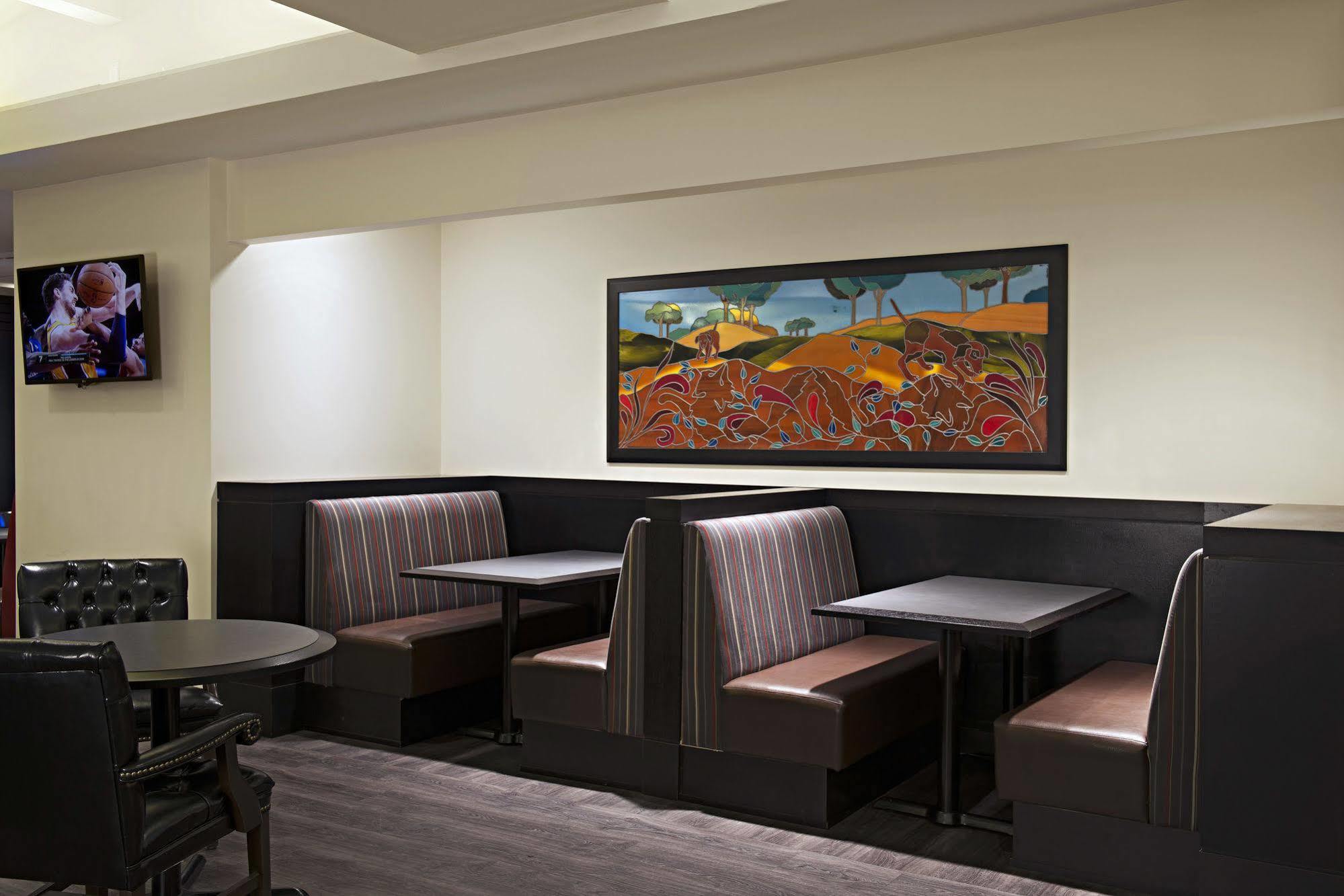 Ramada Plaza By Wyndham Calgary Downtown Hotel Ngoại thất bức ảnh