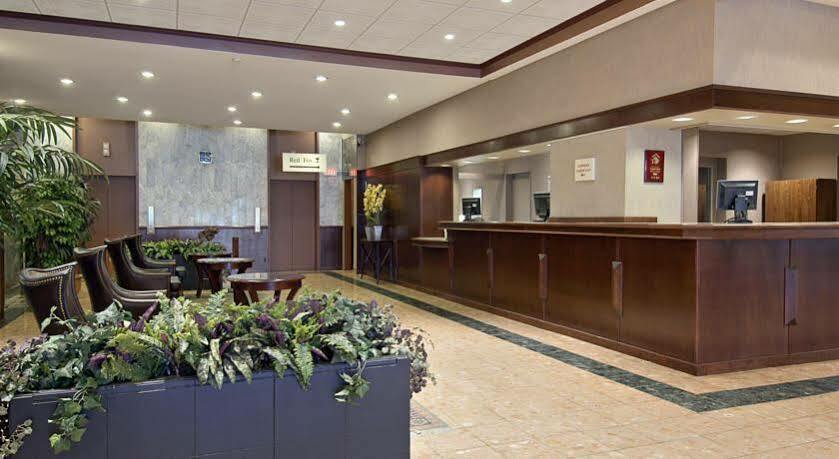 Ramada Plaza By Wyndham Calgary Downtown Hotel Ngoại thất bức ảnh